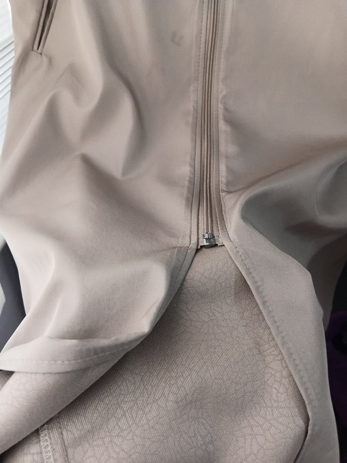 Kadın Bej Uzun Fermuarlı Yağmurluk - Görsel 3