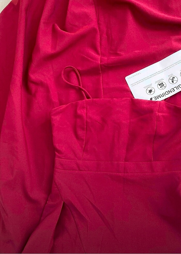 Bordo yırtmaçlı elbise - Görsel 3