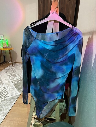 Milla asimetrik yaka body-bluz