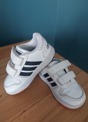 22 Beden Adidas 2 yaş spor ayakkabi temiz