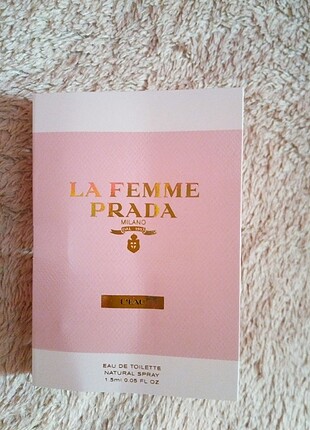 Prada La femme prada luea sample .Not: Sample parfumlerde üzerinde yaz