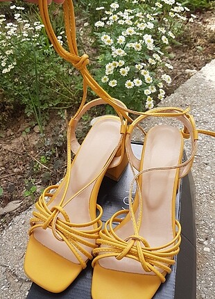 Trendyol & Milla Sarı bağcıklı sandalet