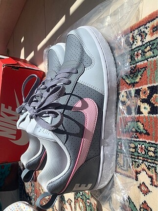 Nike court borough low 38,5 numara