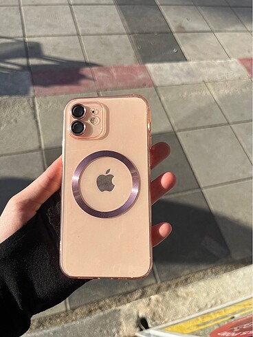 İPhone 12 kamera koruma lensli kılıf temassız şarj etme detayına