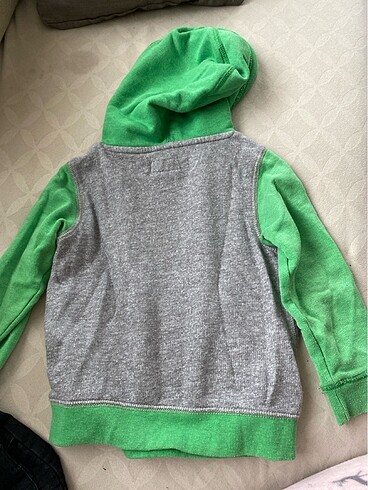 4 Yaş Beden H&M erkek çocuk sweatshirt 24 yaş (104boy)