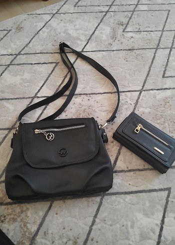 Siyah Deri Tokalı Kadın Çantası ve Cüzdan