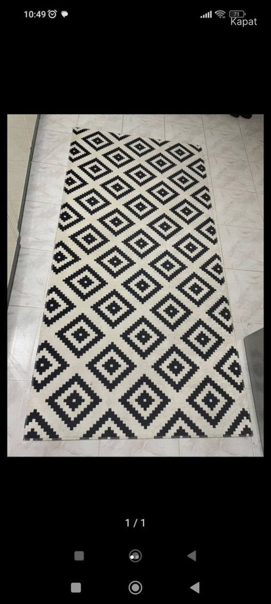 Beyaz Siyah Desenli Halı - Görsel 2