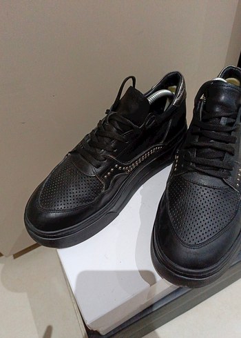 40 Numara Siyah Zımba Detaylı Kadın Sneaker  Az Kullanılmış - Görsel 8