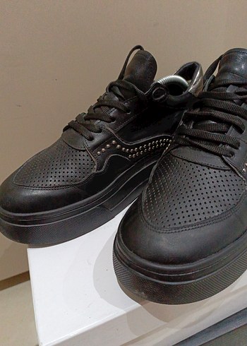 40 Numara Siyah Zımba Detaylı Kadın Sneaker  Az Kullanılmış - Görsel 10