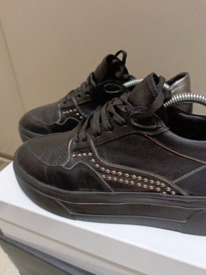 40 Numara Siyah Zımba Detaylı Kadın Sneaker  Az Kullanılmış - Görsel 5