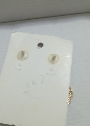 Altın Renk Aslan Figürlü Mini Küpe - Görsel 3