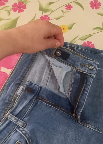 11-12 Yaş Beden Renkli Batik Desenli Yırtık Detaylı Pantolon