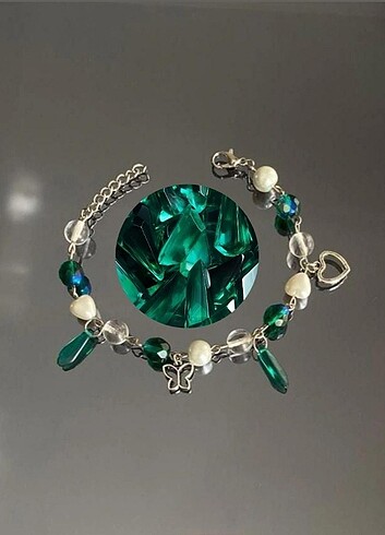 Emerald bracelet 