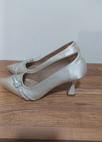 Zara Klasik Beyaz Topuklu Kadın Abiye Ayakkabı