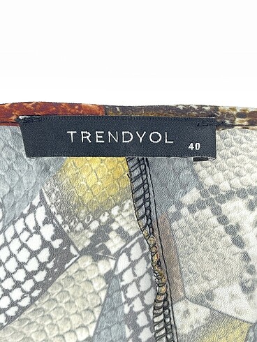 40 Beden çeşitli Renk Trendyol & Milla Bluz %70 İndirimli.