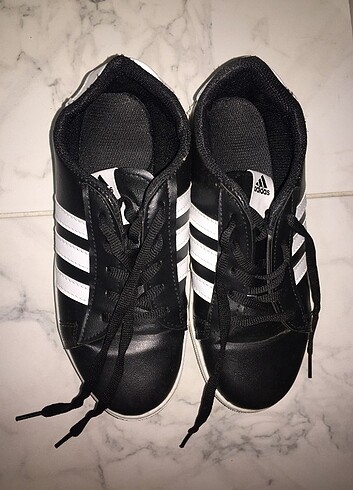 39 Beden siyah Renk Adidas spor ayakkabı 