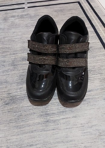 Siyah Parlak Kadın Spor Ayakkabı - Görsel 2