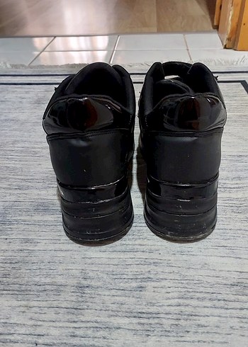 Siyah Parlak Kadın Spor Ayakkabı - Görsel 4