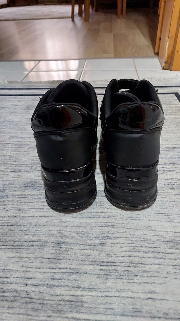 Siyah Parlak Kadın Spor Ayakkabı - Görsel 4