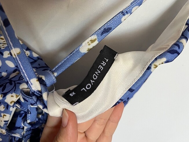 xs Beden Trendyolmilla çiçekli sırt bağlamalı mavi elbise