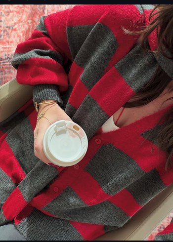 Gri Kırmızı Ekose Örgü Salaş Kadın Hırka - Görsel 2