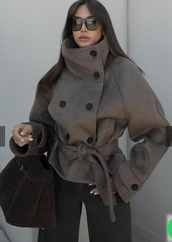 Boğazlı Yaka Kemerli Kısa Kahverengi Kaban - Görsel 2