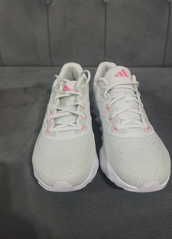 38 Beden Adidas Bayan Spor ayakkabı