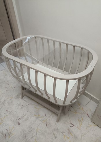 Beyaz ve Gri Sallanan Bebek Beşiği - Görsel 3