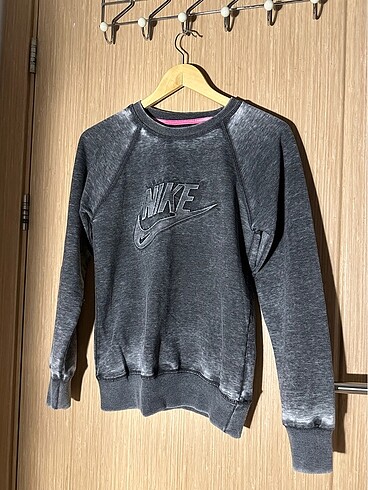 Eskitilmiş detaylı Nike sweat