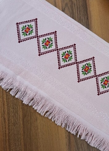 Kanaviçe İşlenmiş Havlu