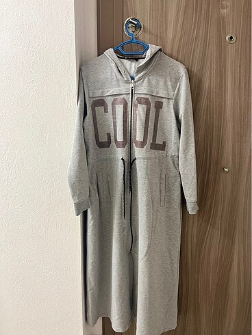 Uzun fermuarlı kap