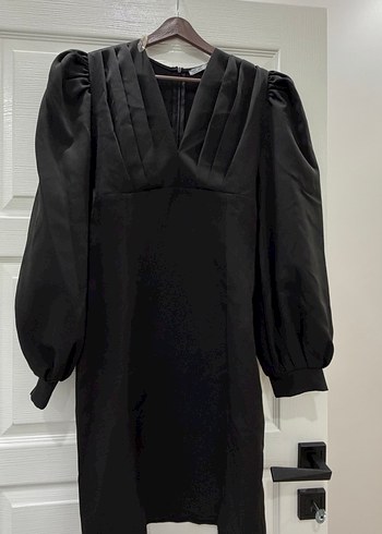 Piliseli V Yaka Siyah Uzun Kollu Elbise - Görsel 2