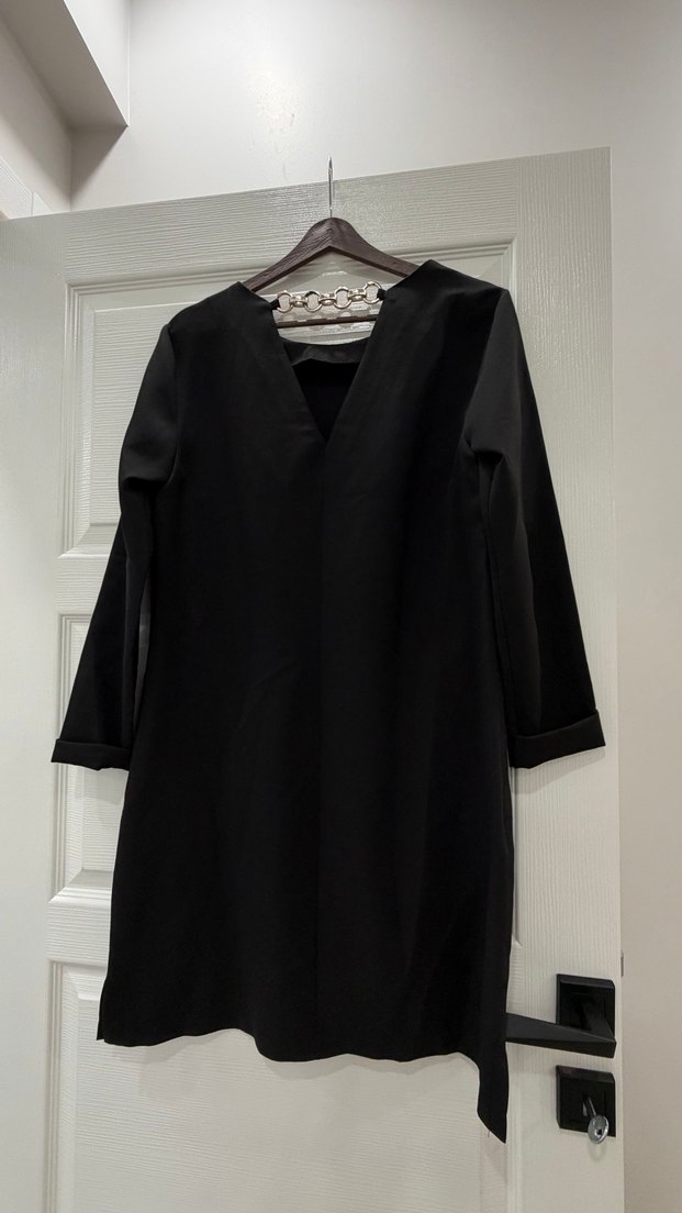 Zincir Detaylı Siyah Uzun Kollu Midi Elbise - Görsel 2