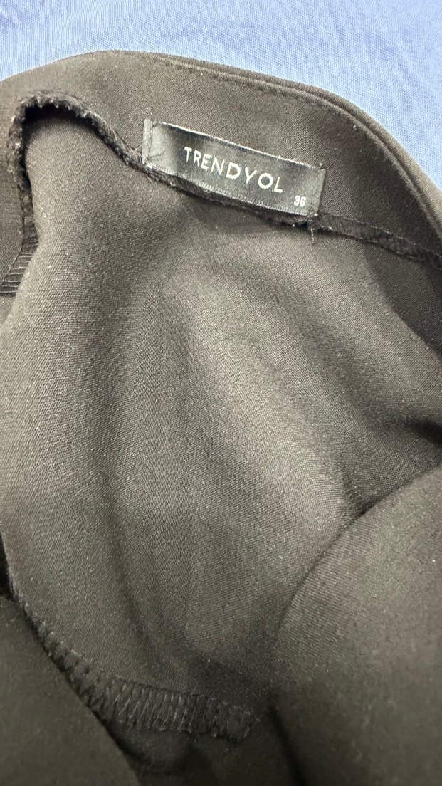 Zincir Detaylı Siyah Uzun Kollu Midi Elbise - Görsel 3