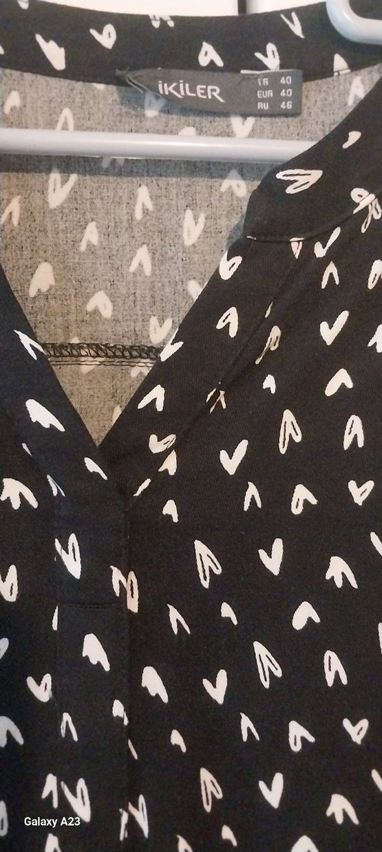 Düğmeli V Yakalı Siyah Hamile Bluzu - Görsel 5