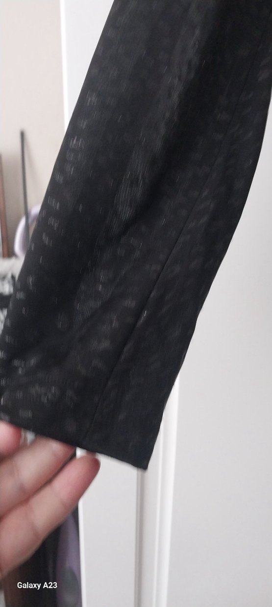 parlak siyah kendinden desenli buluz - Görsel 4