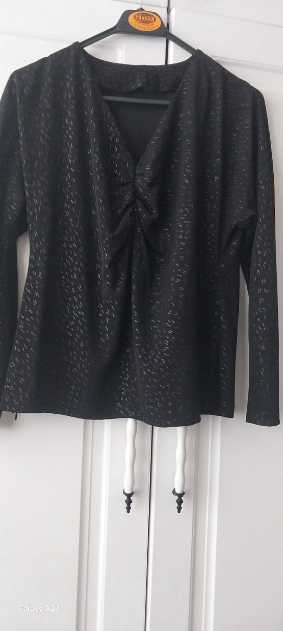 parlak siyah kendinden desenli buluz - Görsel 2