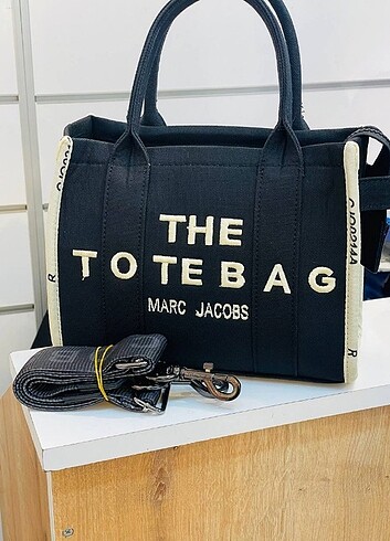 THE TOTE BAG MARJACOBS SMALL???????????? SIZE?? 24/20CM 