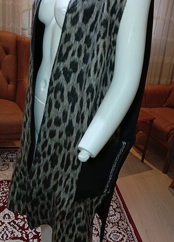 LEOPAR PELUŞ. KUMAŞ . YIRTMAÇLI UZUN YELEK SIFIR 