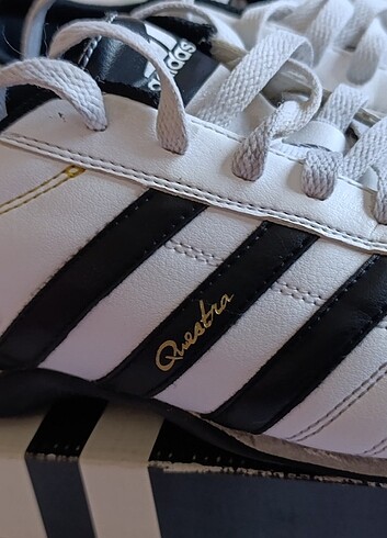 40 Beden Adidas halı saha Ayakkabısı 40/1/2
