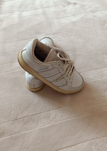 37 Beden Adidas Beyaz Bağcıklı Kadın Spor Ayakkabısı