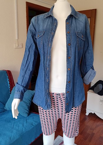 Düğmeli Mavi Denim Gömlek