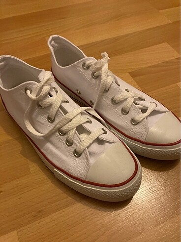 Convers beyaz ayakkabı