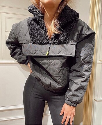 Bershka Kanguru Mont