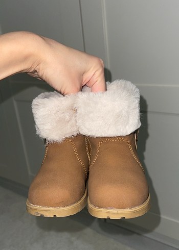 Kız Çocuk Kahverengi Süet Kürklü Bot - Görsel 3