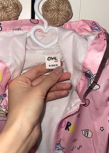 Kız Çocuk Kapüşonlu Pembe Baskılı Yağmurluk - Görsel 3