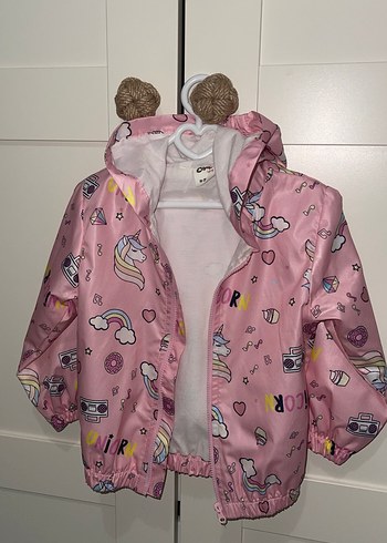 Kız Çocuk Kapüşonlu Pembe Baskılı Yağmurluk - Görsel 2