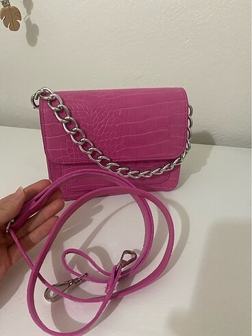 Pembe çanta