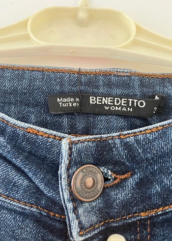 Yırtmaç Detaylı Mavi Kot Pantolon - Görsel 4