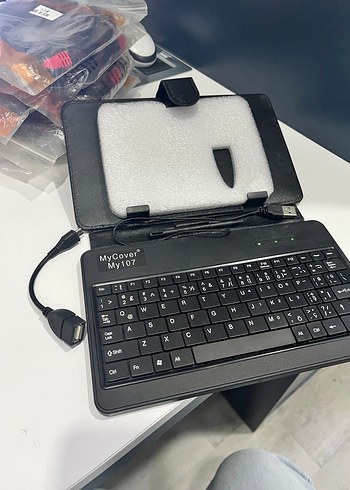 Siyah Taşınabilir Klavyeli Tablet Kılıfı - Görsel 3